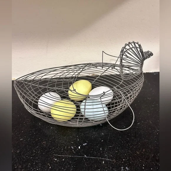 Vintage Wire Basket Chicken/Hen + 5 Plastic Eggs - Picture 4 of 6